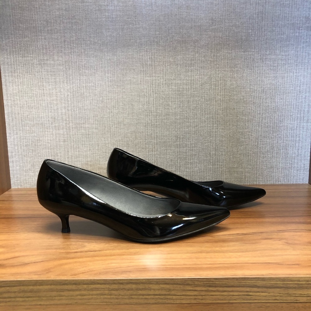 Stuart Weitzman Black pointed patent kitten heel